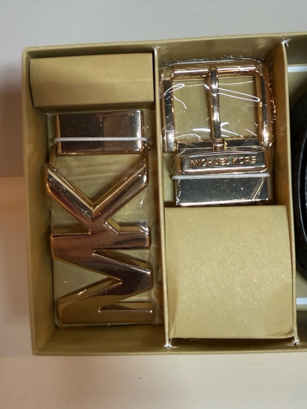 Michael Kors womens 2 in 1 reversible Leather Belt Set with Gold MK Buckle - Picture 2 of 5